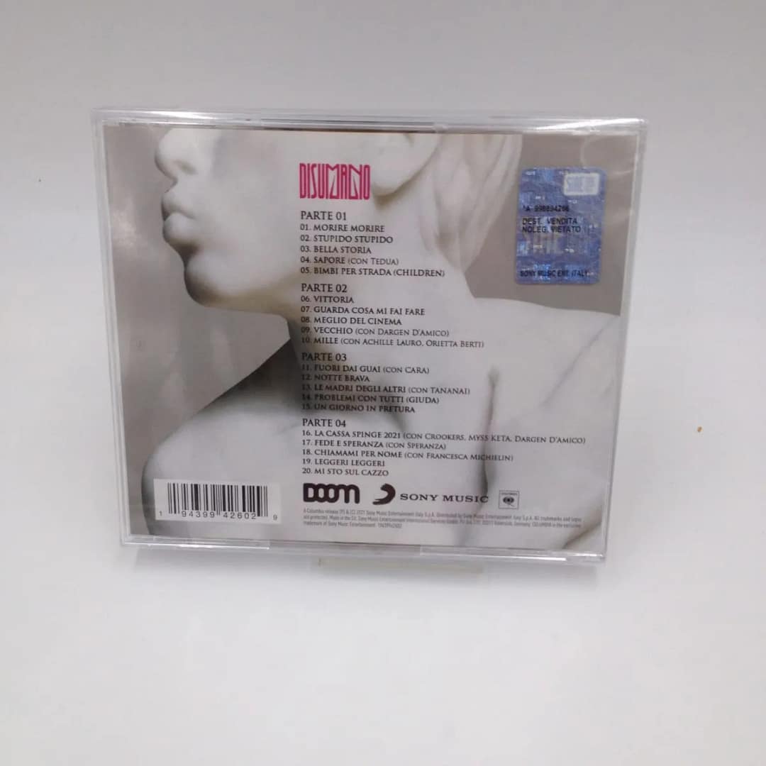 CD Disumano + 3 figurine Panini autografate da Fedez - immagine 6