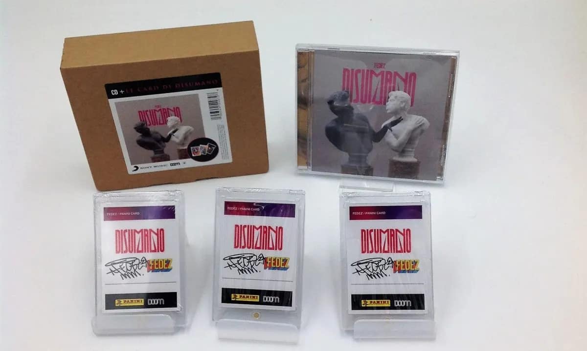 CD Disumano + 3 figurine Panini autografate da Fedez - immagine 3